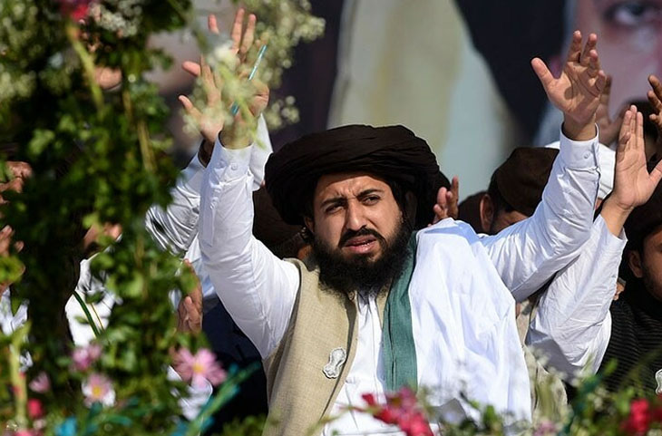 Pakistan के कट्टरपंथी मौलाना का कंगाली दूर करने का जिहादी प्लान,कहा-एटम बम लेकर जाएं