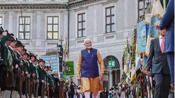 दुनियाभर में बजा भारतीय PM का डंका! बाइडन,मैक्रों सब को पछाड़ सबसे लोकप्रिय बने नरेंद्र मोदी