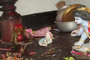 हिंदुओं के खिलाफ नफरत की आग!भारत के इस पड़ोसी देश में किया मंदिरों पर हमला,तोड़ी मूर्तियां