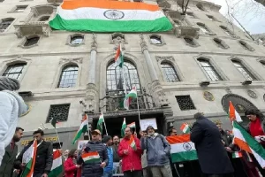 देखें: भारत समर्थक खालिस्तानी नैरेटिव को ख़ारिज करने के लिए जमा हुए लंदन स्थित भारतीय उच्चायोग के बाहर