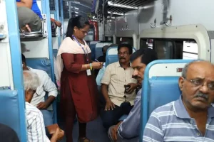 जुर्माने के रूप में 1 करोड़ रुपये वसूलने वाली पहली महिला टिकट चेकर बनीं दक्षिण रेलवे की रोज़लिन मैरी