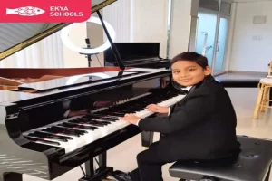 इस नौ साल के लड़के की उंगलियों में संगीत का जादू है
