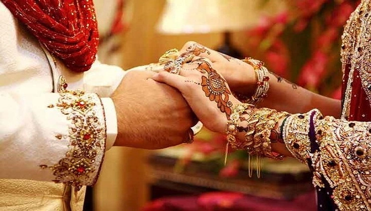 ढोंगी शहबाज शरीफ के अधिकारी बेशुमार कर रहे कमाई, शादियों में बांट रहे अरबों के गिफ्ट्स
