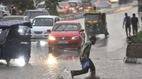 Weather Update:आज Delhi से लेकर UP तक बारिश बढ़ाएगी मुसीबत! मौसम विभाग ने जारी किया अलर्ट