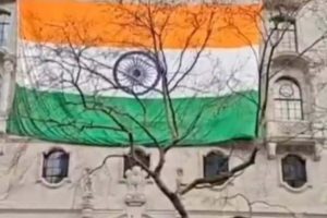 Britain में भारतीय दूतावास का ‘खालिस्तानी गुंडों’ को मुंहतोड़ जवाब, अब लगाया बाहुबली  तिरंगा