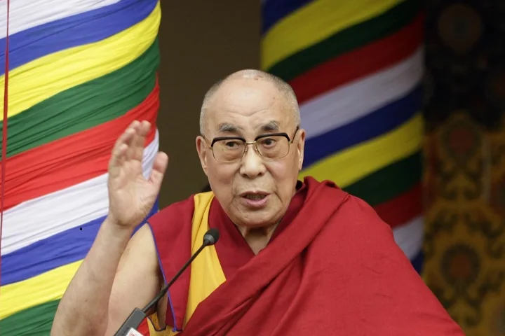 दलाई लामा का करुणा, ज्ञान पर ध्यान केंद्रित किए जाने का आह्वान
