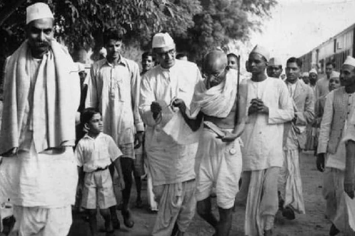 नमक सत्याग्रह: जब Gandhi Ji ने कहा था, मैं ब्रिटिश साम्राज्य की नींव हिला रहा हूं