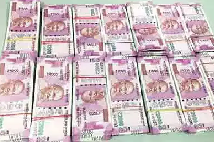 कर्नाटक के बैंकों में आयकर विभाग की छापेमारी में 1,000 करोड़ रुपये के काले धन का पता