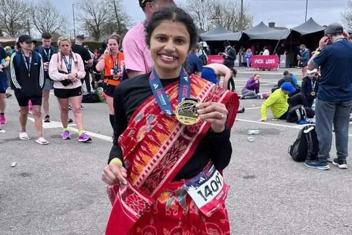 UK Marathon: संबलपुरी साड़ी पहनकर दौड़ी एक उड़िया महिला
