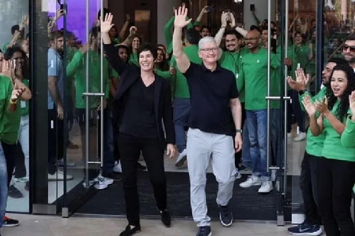 भारत आये Apple के बॉस: टिम कुक का भारत आगमन बड़ी कंपनियों के लिए भारत आने की हरी झंडी