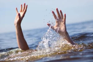 दर्दनाक हादसा: एक दूसरे को बचाने की कोशिश में 5 लड़के गुजरात की झील में डूबे