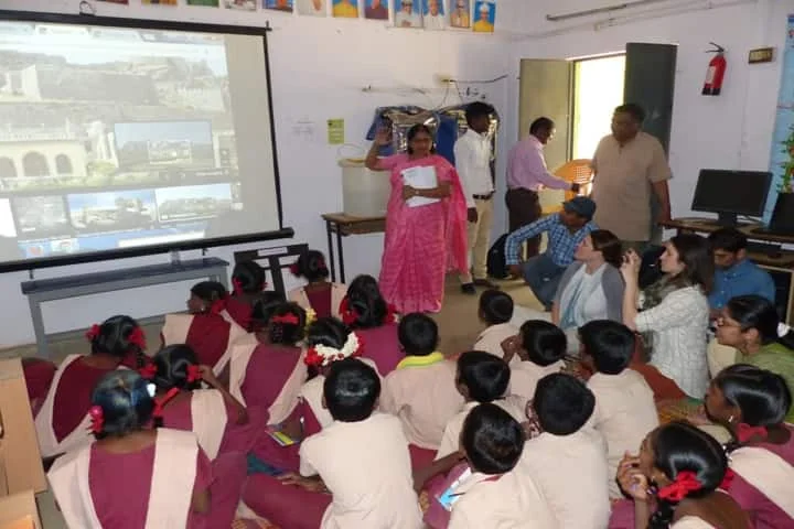 IIT कानपुर: स्मार्ट क्लासरूम के ज़रिए ग्रामीण बच्चों को पढ़ायेगा ऑनलाइन