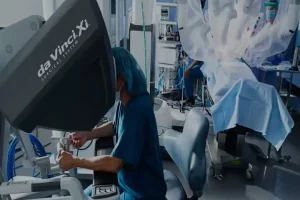 Robotic Operation: गुड़गांव के डॉक्टरों द्वारा दुर्घटनाग्रस्त जांबियाई व्यक्ति की दुर्लभ सर्जरी