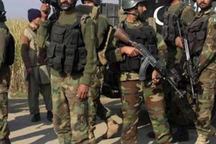 Pakistan: सेना ने आतंकियों से मुठभेड़ में TTP के कुख्यात कमांडर जबेर शाह को मार गिराया, दो आतंकी घायल