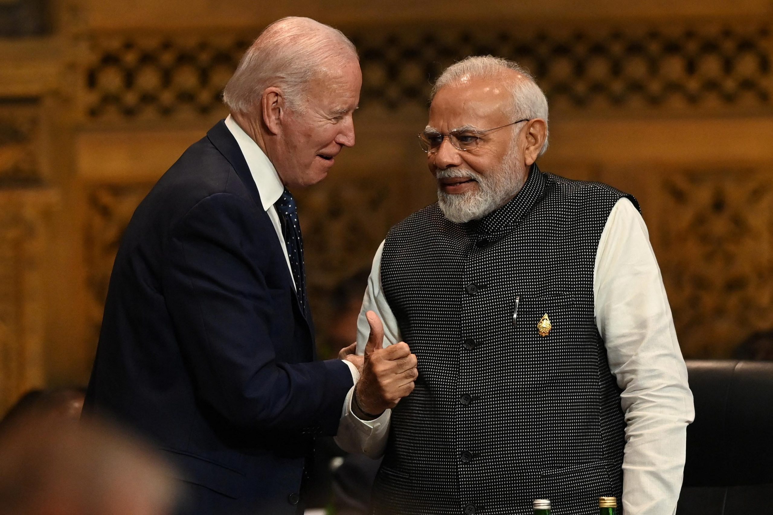 Modi से मिलने को बेताब दिखे बाइडेन! बैठे हुए थे भारतीय प्रधानमंत्री जाकर यूं लगाया गले