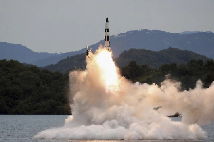 Kim Jong की जासूसी सैटेलाइट निकली फुस्स! हवा में लड़खड़ाई और फिर समुद्र में हो गई क्रैश