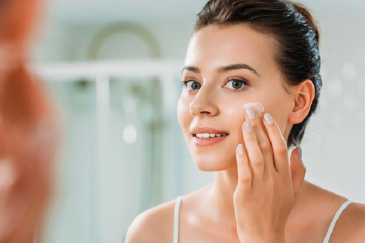 Glowing Skin: चेहरे पर से Tanning हो जाएगी छूमंतर, बस हफ्ते में 2 बार लगा लें यह चीज़