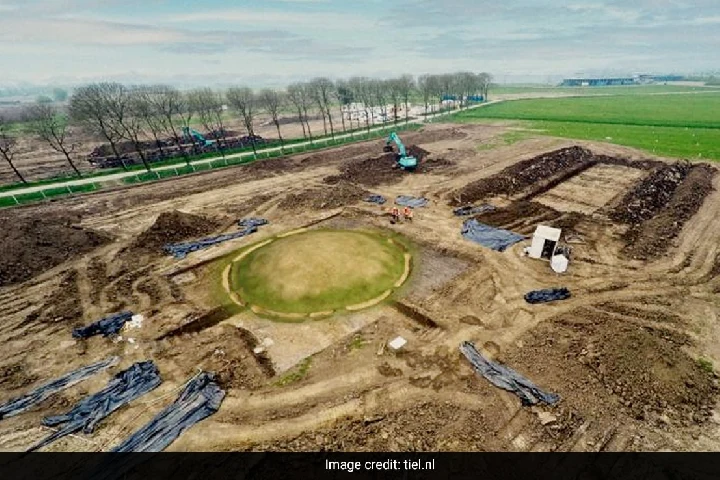 डच पुरातत्वविदों द्वारा खोजा गया 4,000 साल दफ़नाने वाला पुराना टीला