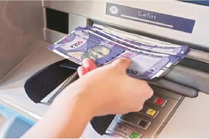 बिना Debit Card के ATM से UPI के ज़रिये निकाल सकेंगे पैसे, इस बैंक ने शुरू करी सर्विस