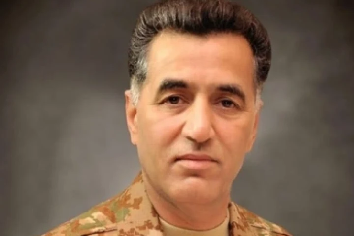 क्या पाक सेना प्रमुख की इमरान खान से लड़ाई में मुख्य बाधा फ़ैज़ हमीद हैं ?