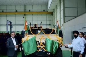 Made In India: महिंद्रा समूह ने शुरू की सेना को भारत निर्मित बख़्तरबंद हल्के विशेषज्ञ वाहनों की डिलीवरी