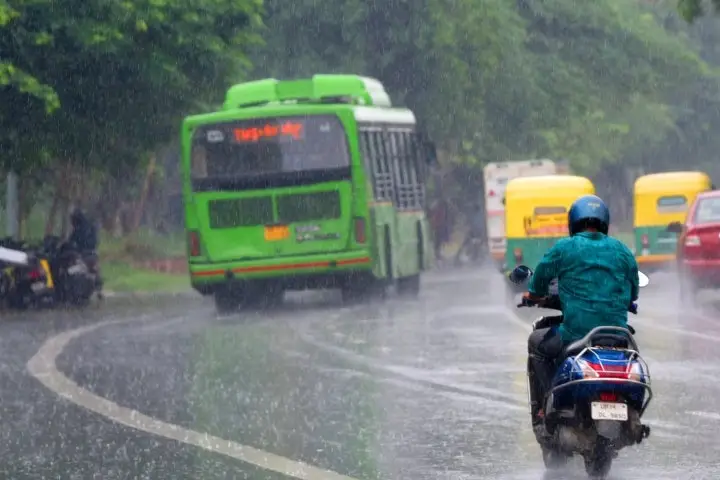 दिल्ली और मुंबई में मानसून आया,झमाझम बारिश,बदला मौसम का मिज़ाज