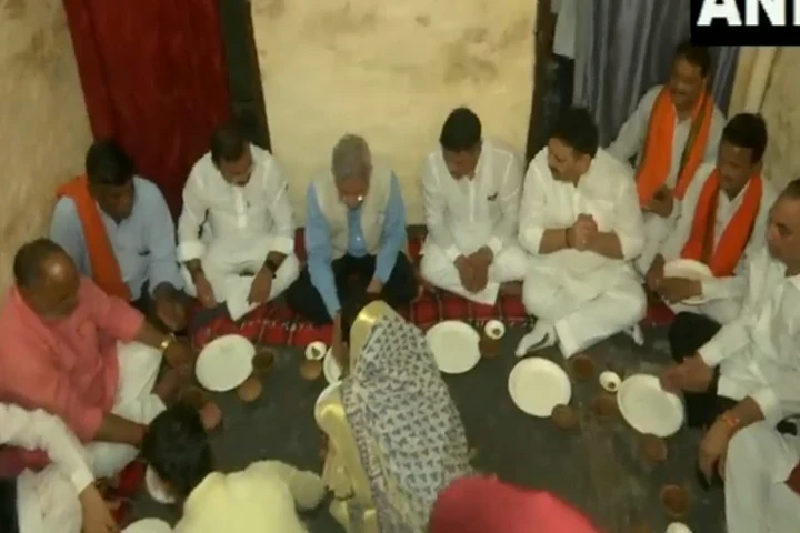 Viral Video: एस जयशंकर ने वाराणसी में बीजेपी दलित बूथ प्रमुख के घर किया नाश्ता  