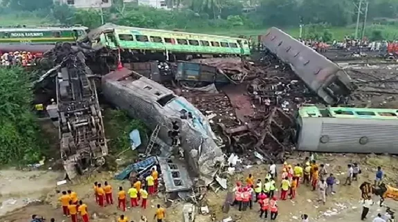 Odisha Train Accident: रेलवे का अनुमान, सिग्नल फेल होने की वजह से हुआ हादसा