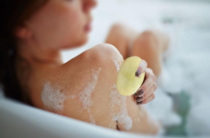 क्या रोजना साबुन से नहाना स्किन के लिए खतरनाक, जानिए इससे शरीर को क्या नुकसान होते हैं?