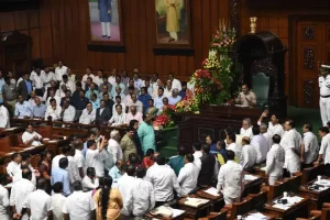 कर्नाटक में 5 मुफ़्त गारंटी योजना असफल, निशाने पर कांग्रेस सरकार  