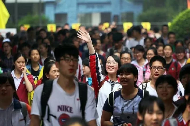 China में युवाओं के सामने नई मुसीबत, नौकरी नहीं तो शादी कैसे?