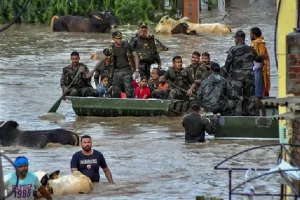 बाढ़ से बेहाल देश के कई इलाक़े,पीएम ने दिया हर संभव मदद का भरोसा