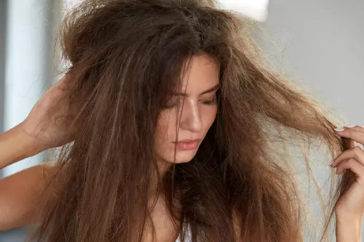 Hair Care: डाई करने की वजह से बाल हो रहे हैं बेजान,तो मत हों परेशान,करें यह उपाय।
