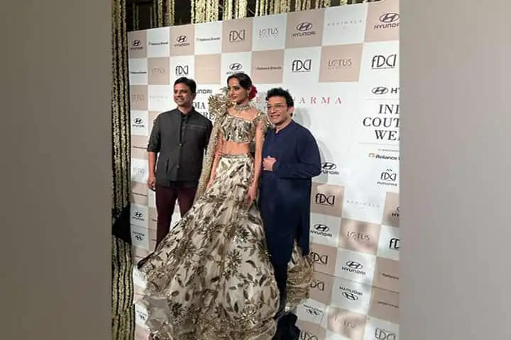 India Couture Week 2023: सुनीत वर्मा के ‘मोगरा’ कलेक्शन का प्रदर्शन