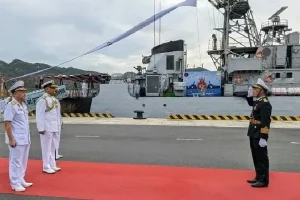 देखें: भारतीय नौसेना प्रमुख ने कैम रान्ह खाड़ी में वियतनाम को सौंपा मिसाइल जंगी जहाज़ Kirpan