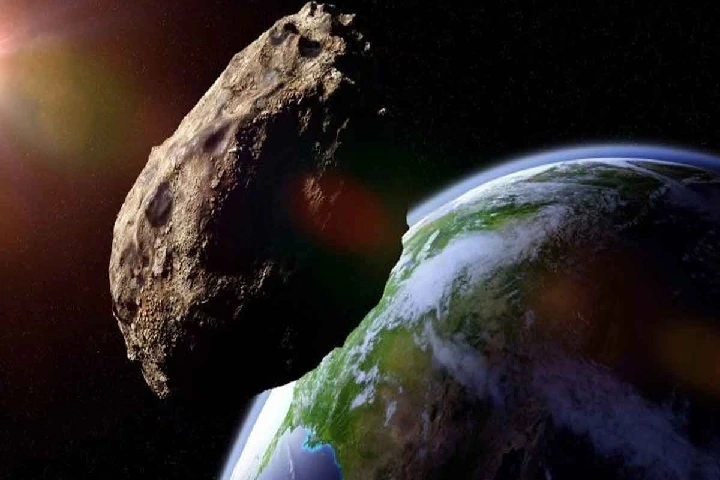 सावधान! धरती की तरफ तेज़ी से बढ़ रह है विशाल एस्टेरॉयड, NASA ने किया अलर्ट जारी