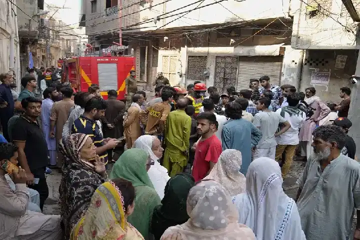 पाकिस्तान के लाहौर में दर्दनाक़ हासदा, 10 लोगों ने गंवाई जान!