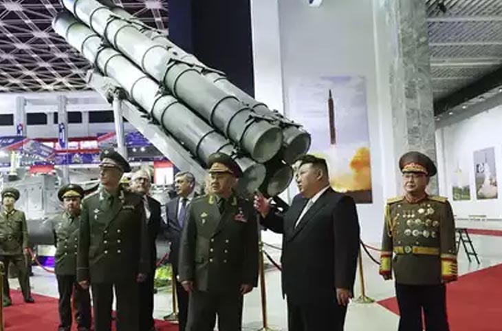क‍िम ने रूस को दिखाया विनाशकारी हथियारों का जखीरा​! बनेगी US किलर मिसाइल का काल?