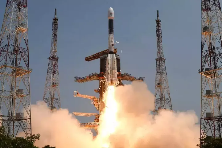 Chandrayaan-3 से और तेज़ हुई स्पेस रेस! चंद्रमा पर इंसान उतारने को तैयार China, कौन मारेगा बाजी?