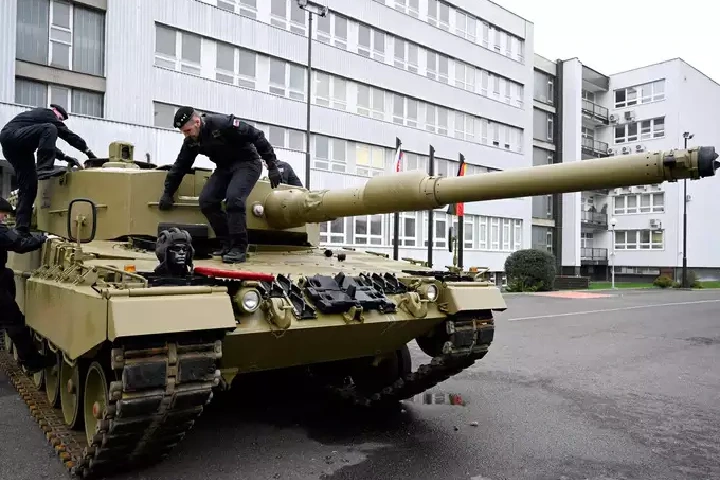 यूक्रेन युद्ध में फ़ैल हुआ जर्मनी का Leopard -2 टैंक! वजन बन रहा समस्या