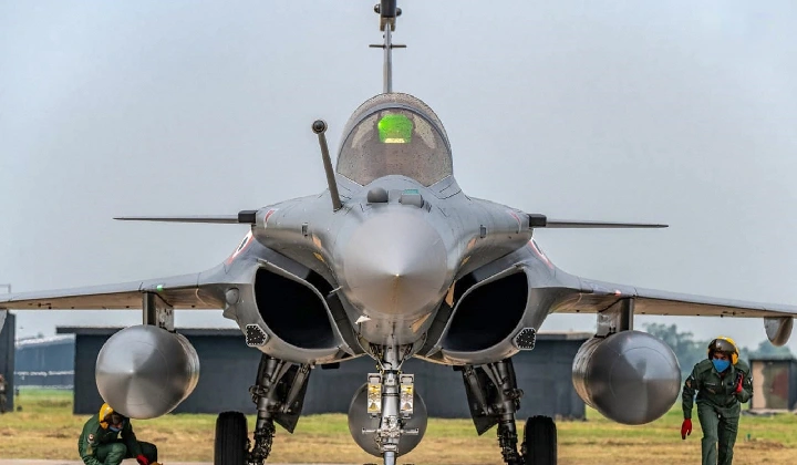 भारत ने नौसेना के लिए अमेरिकी FA-18 Super Hornet की जगह फ्रांस के Rafale-M जेट को क्यों चुना? जानिए वजह