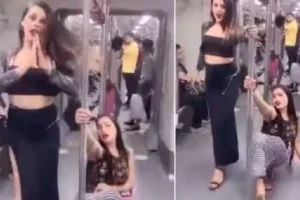 Viral Video: दिल्ली मेट्रो के अंदर ‘पोल डांस’ करती नज़र आई दो महिलाएं, देख कर भड़के लोग