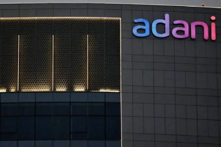 चालू वित्त वर्ष की पहली तिमाही में 42 प्रतिशत बढ़ा Adani Group का EBITDA,हिंडनबर्ग का नहीं हुआ कोई असर।