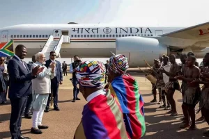 BRICS Summit: कुछ इस ख़ास अंदाज़ में हुआ PM Modi का साउथ अफ्रीका में स्वागत, देखें तस्वीरें