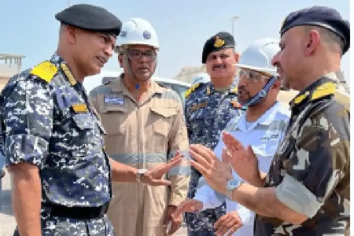 Beating Piracy In The Indian Ocean, दुकम में Navy Chief  