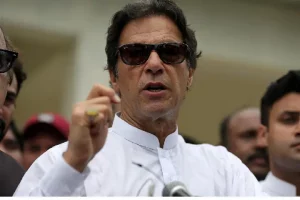 Imran Khan के PTI के बॉस बने रहने पर अब सवालिया निशान
