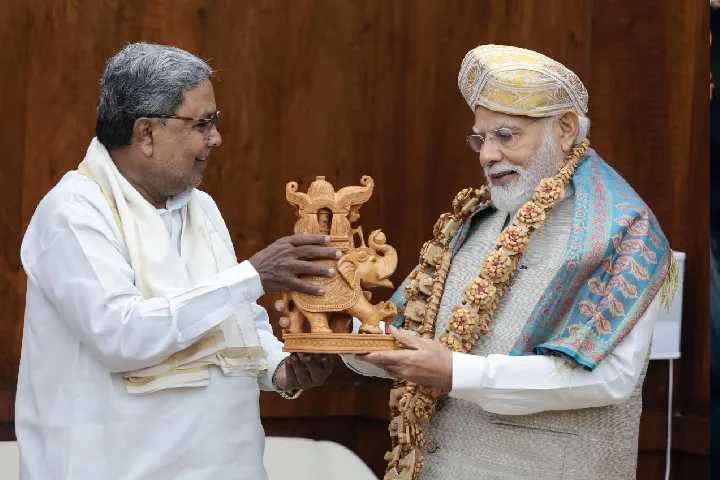 कर्नाटक के सीएम Siddaramaiah ने की पीएम नरेंद्र मोदी से मुलाक़ात।