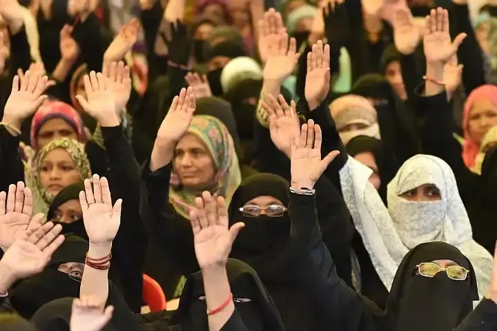 तीन तलाक़ क़ानून से महिलाओं को फ़ायदा,सावधान होते मुस्लिम पुरुष