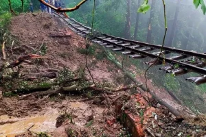 तबाहियों के बीच UNESCO विश्व धरोहर शिमला-कालका रेलवे लाइन भी बेहाल