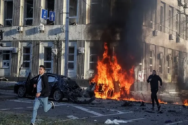 Ukraine के रिहायसी इलाक़े में रूसी धमाका,हमले में 8 की मौत,31 घायल।